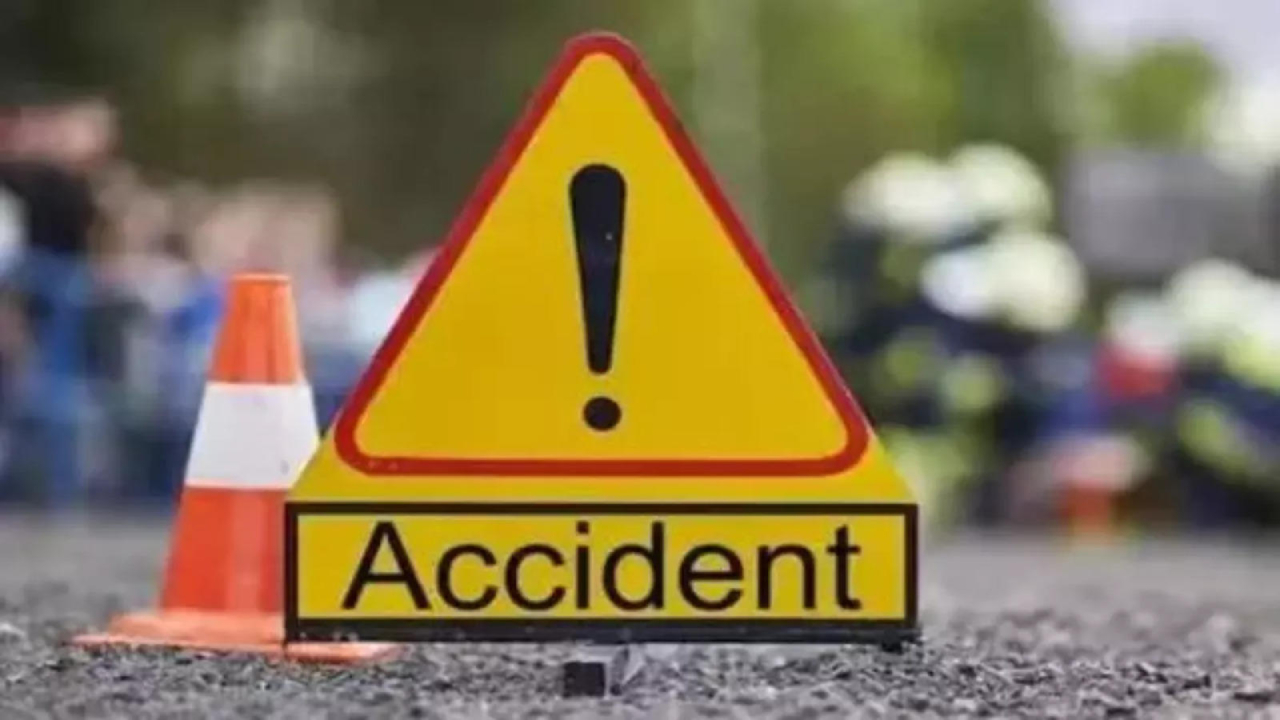 Andhra Pradesh: Three killed after a speeding car hits lorry in Nellore district